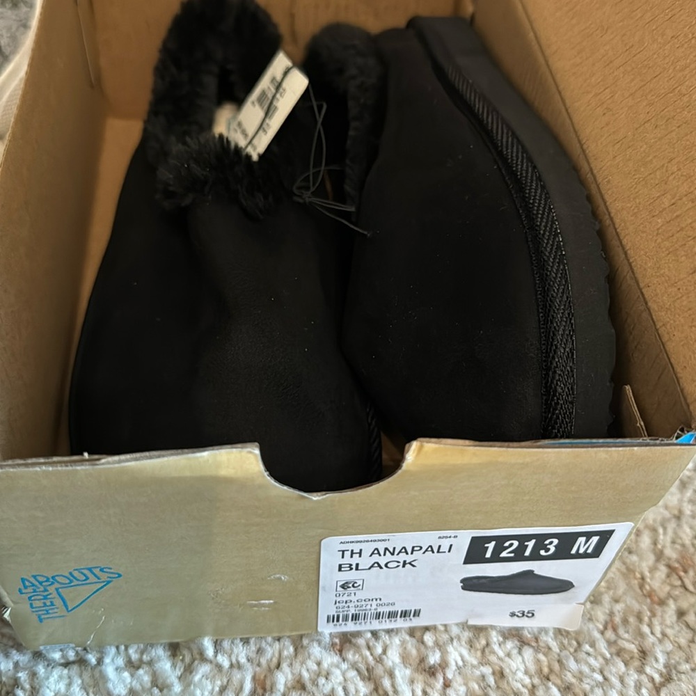 Boys slippers 12/13